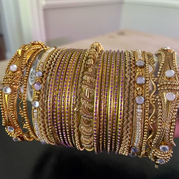 Beautiful side of bangles - Like New!!! - Picture 4 of 5